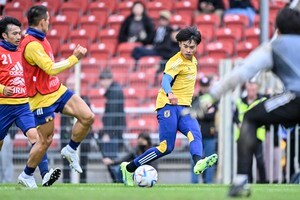 サッカー日本代表がドイツ遠征で「7vs7のミニゲーム」の熱戦繰り広げる！ “南野拓実・堂安律らビブス組”と“三笘薫・田中碧らビブスなし組”が9・27エクアドル戦に向け激突！の画像