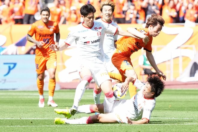 2連敗の｢19位｣名古屋と3連勝の｢5位｣清水が大舞台で激突、元サッカー日本代表が火花を散らした｢東海ダービー｣の意外な勝者と期待の新星【清水エスパルスvs名古屋グランパス】PHOTOギャラリー激闘25連写の画像010