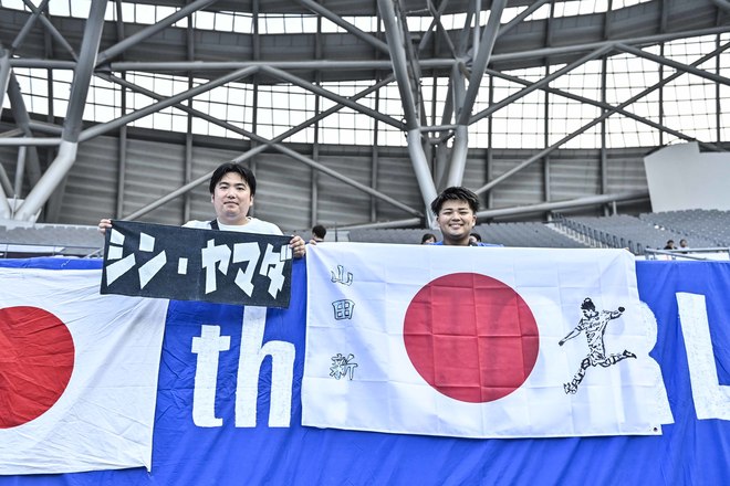 【サポーターアルバム】サッカー日本代表の韓国戦勝利を支えたサポーター写真95枚！ 韓国・龍仁に駆け付けた熱い声援ショット「日本代表ー韓国代表」の画像036