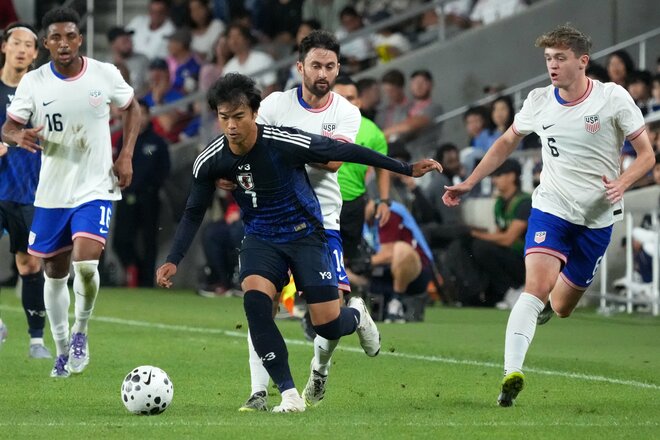GK大迫敬介が神セーブ！鈴木唯人の絶妙クロスに伊東純也がスライディング弾！三笘薫ら3枚同時投入も無得点…森保監督が｢4バック｣の手ごたえを語ったアメリカ戦【日本代表vsアメリカ代表】激闘PHOTOギャラリーの画像032