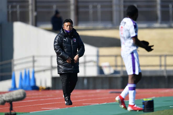 【J1昇格「最終コーナー」突入!】「10戦負けナシ」首位・磐田を追う京都チョウ監督、勝利でも「今年のなかでも一番酷かった」発言の意味【戸塚啓のJ2のミカタ】(1)の画像
