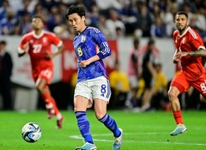 「トラップが鬼やろ」「やばすぎよ」日本の“美しい2点目”を演出した鎌田大地の絶妙タッチに称賛の嵐！「鎌田の神トラップはイニエスタ級でした」の声の画像