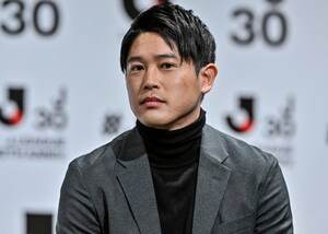 「ウッチーの隣に素敵や」内田篤人氏と吉田麻也＆上月に元鹿島DFが加わった「日本人の私服4ショット」公開！ 現地ファンも反応したプライベート写真の画像