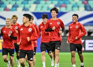 「ドローンで偵察もされてたのか」中国代表戦前日の日本代表の練習中に上空を飛行していた「ドローン映像」が公開される……本誌も中国現地で撮影していた試合前日の不審な飛行物体の画像