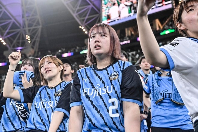 【サポーターアルバム】ACLE決勝で敗退した川崎サポーターの涙の姿……試合後、現地で感情を爆発させたサポーター写真51枚「アル・アハリー川崎フロンターレ」の画像001