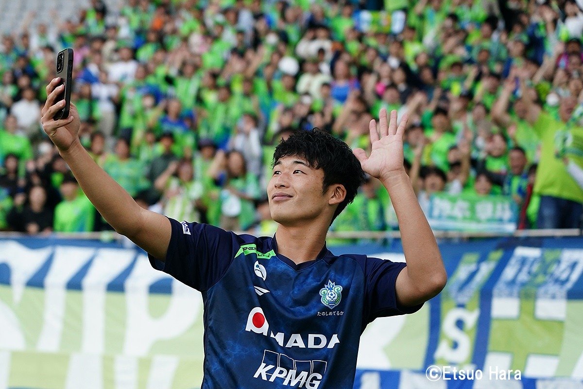 鈴木章斗の｢美しいミドル弾｣で先制、湘南が｢J1残留｣を引き寄せる4連勝 