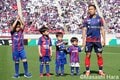 執念の逆転勝利で首位と勝点4差！白熱の“東京ダービー”を現地撮り！気迫の室屋成、躍動の佐藤龍之介、華麗な長倉幹樹！長友佑都と愛息たち＆試合後の集合ショットも【FC東京vs東京ヴェルディ】激闘PHOTOギャラリーの画像002
