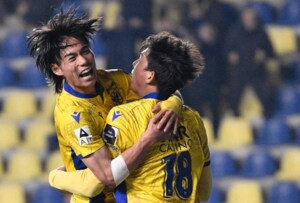 「日本人対決」でゴールラッシュ！鈴木武蔵が今シーズン初得点、橋岡大樹のアシストで原大智が7得点目！「サッカー日本代表に追加招集」された林大地はノーゴールも、シント＝トロイデンが3-2で勝利【動画】の画像