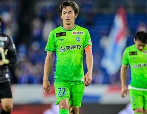 「この試合で一番面白かった」GKとして緊急出場の湘南ベルマーレDF、「終了間際のクロス対応」が話題に！ スタジアムのサポーターからは大歓声の画像