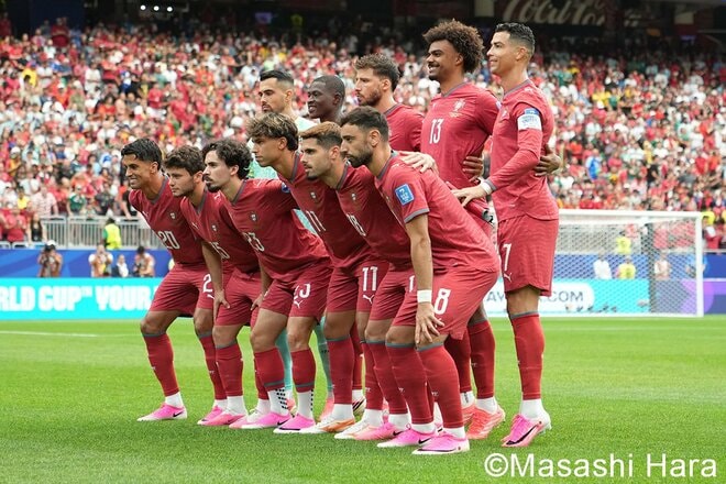 CR7躍動！集合写真での“つま先立ち”からついに出たゴールパフォ！計画通りのフリーキック？ 現地カメラマンが見た“ロナウド意地”とポルトガル代表の団結力！【ポルトガル代表vsウズベキスタン代表】激闘PHOTOギャラリーの画像003