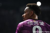 浦和の新指揮官へ！神戸戦で見えた曺貴裁監督のサッカー(2) 大迫勇也を無力化した｢密着マーク｣！エリアスら前線の自由度が示す｢攻撃のメカニズム｣