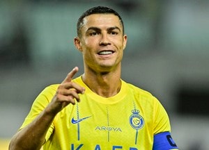 「CR7と並んでＪリーガーが選出されている」世界的スターとJリーガーがともにベストイレブン入り！「陸〜クリロナのラインは胸熱」「ロナウドと同じとこに名前あるの凄すぎ!」などの声の画像