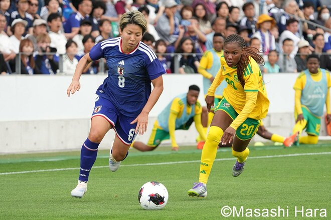 新生なでしこ初陣は谷川萌々子の｢衝撃ゴラッソ｣等で5ｰ0圧勝！新体制でも｢チームの心臓｣は14番と10番！内田篤人ら｢レジェンド2人｣も入閣【日本女子代表vs南アフリカ女子代表】現地撮の画像008