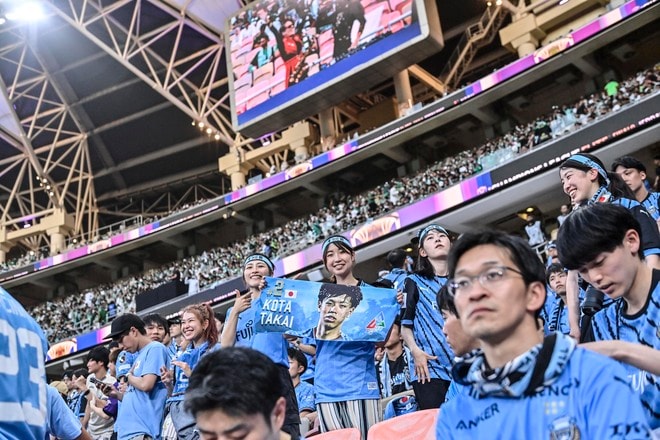 【サポーターアルバム】サウジアラビア・ジェッダ開催のACLE決勝に川崎サポーター700人が集結！ 現地で声援を送ったサポーター写真78枚「アル・アハリー川崎フロンターレ(1)」の画像032