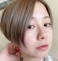 ｢冬の女神ですか｣｢この帽子が似合うの天才｣日本代表FW上田綺世の美人モデル妻、ふわふわ白コーデでクリスマスマーケットへ｢誘われてないぞ｣毎熊晟矢ボヤくの画像