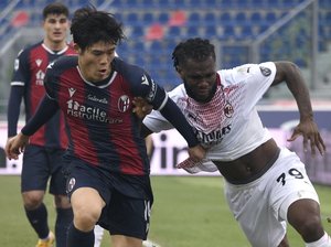 首位ACミラン相手に堂々! ボローニャ冨安健洋の「攻める守備」の画像