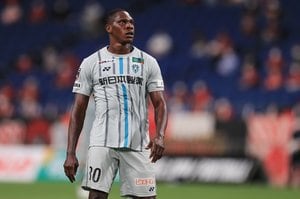 衝撃フィジカル映像に「もう槙野はジョンマリが大嫌いだろうな」の声も…ヴィッセル神戸守備陣を完全粉砕した「アビスパ福岡のジョン・マリとルキアン2人だけのゴール」に2700いいねの画像