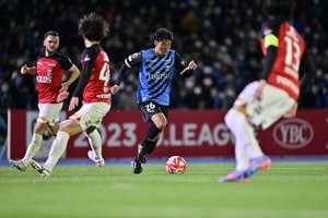 「三笘並みに厄介」川崎の19歳FWが浦和の守備陣を翻弄した「超絶ドリブル映像集」が驚異の13万回再生！ 内田篤人も絶賛した右ウインガーの圧巻テクニックの画像