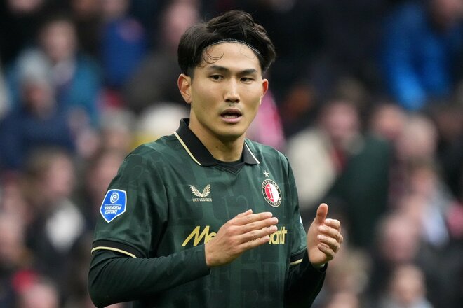 オランダ伝統の一戦『デ・クラシケル』に３人の日本人選手！｢板倉滉vs上田綺世&渡辺剛」が激しくぶつかり合った白熱の現地スタジアムに潜入【アヤックスvsフェイエノールト】PHOTOギャラリーの画像016