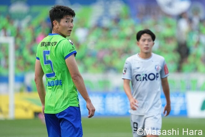岡山初サムライブルー招集の｢18歳の超新星｣が先制ゴール、湘南から招集｢21歳の司令塔｣と本気デュエルも…試合後はともに空港へ【湘南ベルマーレvsファジアーノ岡山】激闘PHOTOギャラリーの画像003