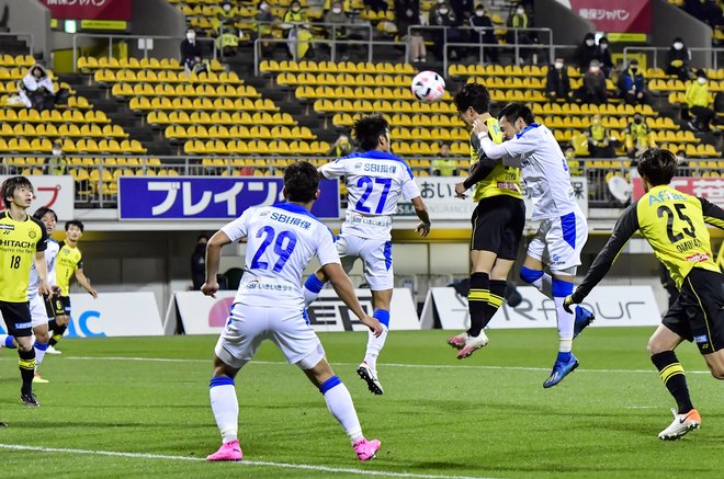 柏レイソル・呉屋弾が炸裂も…ホーム5戦未勝利を招いた「84分、たった一瞬の集中」の画像