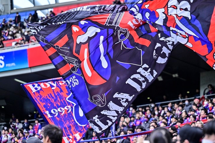 ｢だいぶ攻めたね〜｣FC東京が“炎”＆“稲妻”モチーフの百年構想リーグ特別ユニフォーム発表！ 従来のストライプデザインの枠を超えて“情熱”を表現｢2nd好みすぎる｣