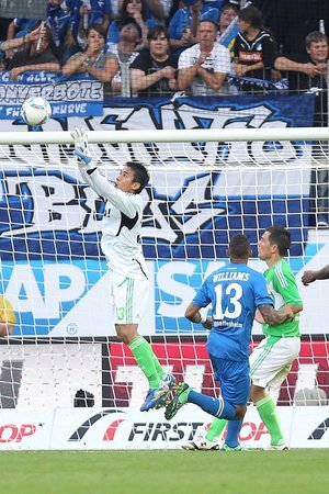 偉大なるキャプテン・ハセベに不可能はなし！ 11年の時を越えてよみがえる「GK」長谷部誠！の画像