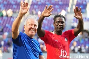 神様の呼びかけにロナウジーニョ、闘将、ヒデ、｢友達なら当たり前｣FW、シンジらが集結、｢無双｣はポルトガル代表41歳【WORLD LEGENDvsJAPAN LEGEND 】激闘PHOTOギャラリーの画像