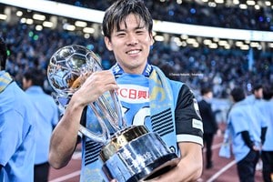 「なんだそのハチマキ笑笑」元日本代表DF山根視来のMLS初アシスト後に披露した英語＆ハチマキ姿が話題！ 祝福とともに「この鉢巻なんやねん笑」とツッコミの声の画像