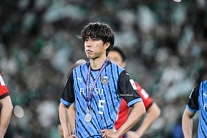 【川崎フロンターレアルバム】ACLE決勝で両SBとして奮闘した佐々木旭の写真40枚！ 試合後に見せた放心状態が表す、すべてを注ぎ込んだ姿「アル・アハリー川崎フロンターレ」の画像