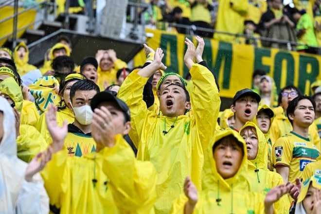 【千葉サポーターアルバム】雨の中で首位堅持のチームを後押しした「ジェフユナイテッド千葉のサポーター写真99枚」！ ゴール裏の熱狂ショット「ジェフユナイテッド千葉ーベガルタ仙台」の画像035