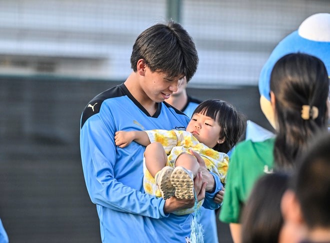 【川崎フロンターレアルバム】サウジアラビア到着翌日4月23日のジェッダ市内での「コーチングスタッフ＆クラブスタッフ写真」と「選手と子どもたちの交流写真」合計98枚！の画像090