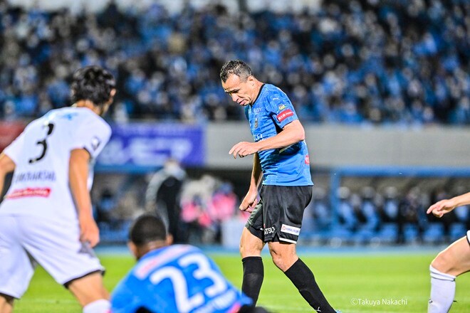 試合後に川崎サポーターが特別な横断幕を掲示! 主将・谷口もトラメガを持って応えた「書かれていた内容」とは?の画像