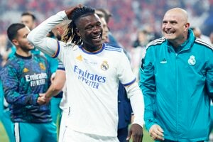 レアル・マドリードの19歳MFがモデルに挑戦!? バレンシアガを着こなして堂々とランウェイを歩く!! ｢イケてる｣や｢可愛い｣など話題の｢貴重映像｣とは?【動画】の画像