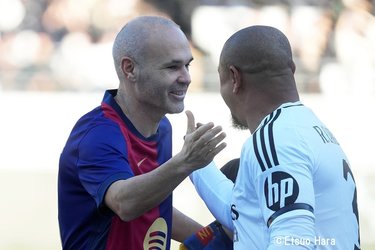 画像・写真：｢小学生のときに見た！｣イニエスタ引退試合で悪魔の左足