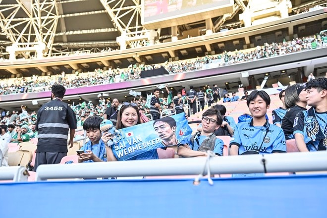 【サポーターアルバム】アジア青覇を果たすべく700人の川崎サポーターがACLE決勝に駆け付けた！ 現地で声援を送ったサポーター写真72枚「アル・アハリー川崎フロンターレ(2)」の画像043