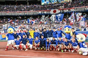 「飲んでる姿も美しい…」「勝ち酒が良く似合う」横浜FMサポ元アイドルのACL“勝利の美酒”ショットが話題！「まさにアサヒ（朝日）スーパーゴールだったね〜」の声の画像