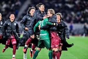 「神戸のユニかっこいいな」J1神戸がFWメッシらスター軍団との対戦で初お披露目の「24年の新ユニフォーム」にファン注目！「想像以上に黒い」「遠目に見てもかなり黒い」の声もの画像