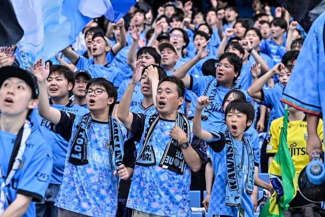 【サポーターアルバム】完封勝利後に笑顔＆万歳見せた「川崎フロンターレの試合後のサポーター写真83枚」！ ホーム連勝を熱狂的サポート「川崎フロンターレーセレッソ大阪」の画像059