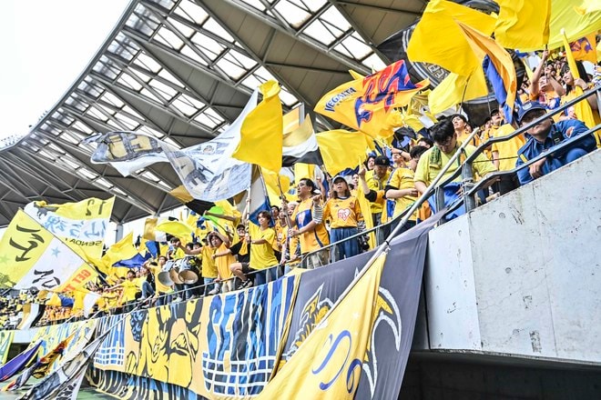 【仙台サポーターアルバム(2)】雨の試合に2000人！ 現地撮影した「ベガルタ仙台のサポーター写真99枚」！「ジェフユナイテッド千葉ーベガルタ仙台」の画像065