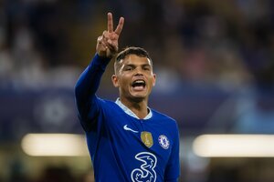  セレソンの要「背番号3」サッカーブラジル代表ユニフォームを着たチアゴ・シウバの美人妻のインスタ投稿に絶賛の声！【画像】の画像