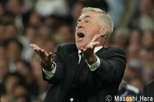 “歴史的敗戦”ブラジル代表監督が足立区の相撲部屋で稽古見学!?｢力士に囲まれるアンチェロッティ合成みたい｣｢相撲に興味あったんか？｣さらには｢DF探しかな｣の画像