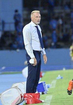 神戸フィンク監督「電撃退任」の裏で――「アギーレ元日本表監督のＪ監督就任」点と線の画像