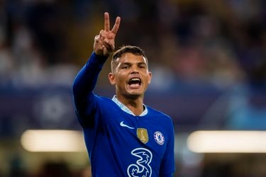 セレソンの要「背番号3」サッカーブラジル代表ユニフォームを着た