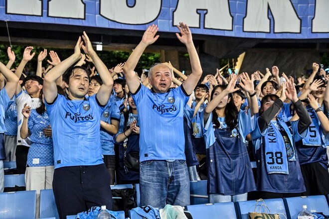 【サポーターアルバム】水曜開催の横浜FC戦に2万人が駆け付けた川崎フロンターレのサポーター写真47枚！ 勝利後の笑顔ショット「川崎フロンターレー横浜FC」の画像036