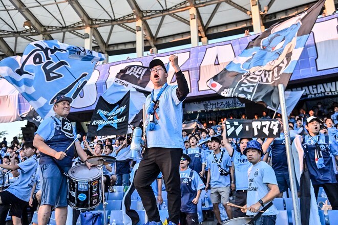【サポーターアルバム】平日ナイターの試合前から駆け付けた川崎フロンターレのサポーター写真84枚！ 夕日に照らされながらの等々力ショット「川崎フロンターレー横浜FC」の画像007