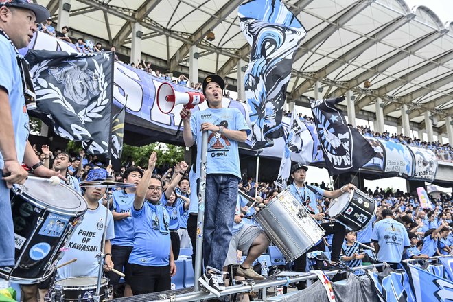 【サポーターアルバム】完封勝利後に笑顔＆万歳見せた「川崎フロンターレの試合後のサポーター写真83枚」！ ホーム連勝を熱狂的サポート「川崎フロンターレーセレッソ大阪」の画像009