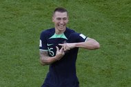 「凄すぎて笑っちゃった」アルゼンチン代表GKエミリアーノ・マルティネス、絶好のコースに飛んだ直接FKを「横っ飛びキャッチ」! 衝撃のファインセーブが称賛浴びるの画像