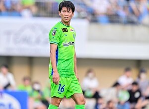 「あまりにもイケオジ」わずか1秒の登場で話題をさらう湘南の38歳「クラブ公認イケメン」！「意外とお茶目〜」「瞬時にピントが合うのすげぇ」などの声の画像