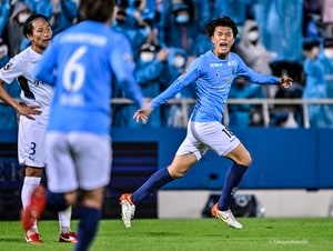 横浜FC、大分トリニータに競り負けてJ1昇格持ち越し！ FW小川航基が同点ゴールを2度も決めるも、強烈ミドルに沈むの画像